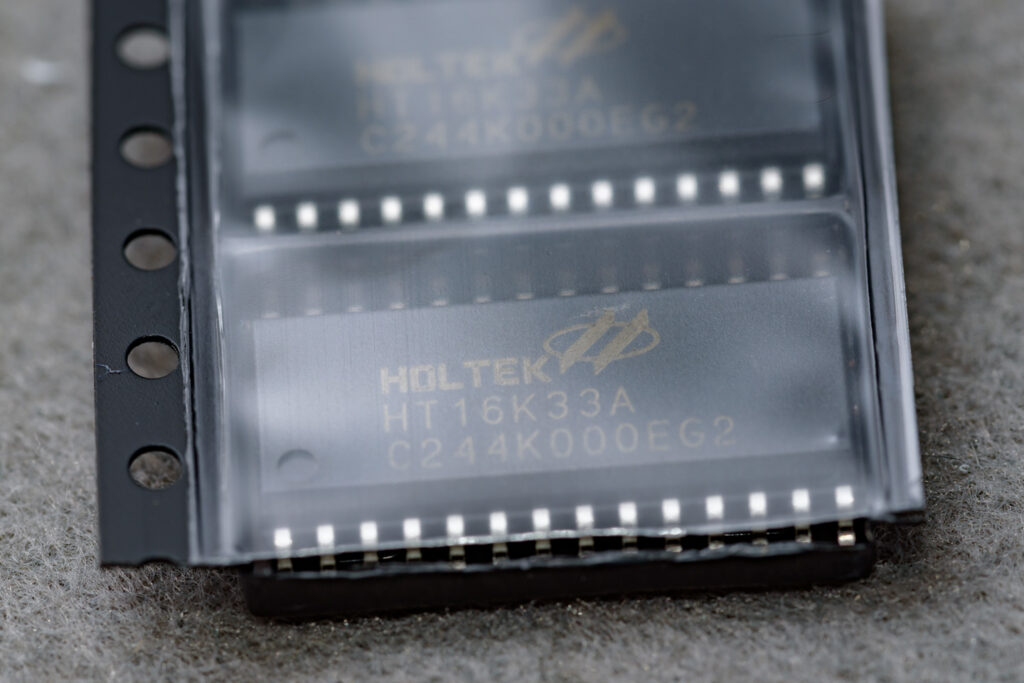 HOLTEK製の16×8ドットマトリクス用ドライブIC、HT16K33