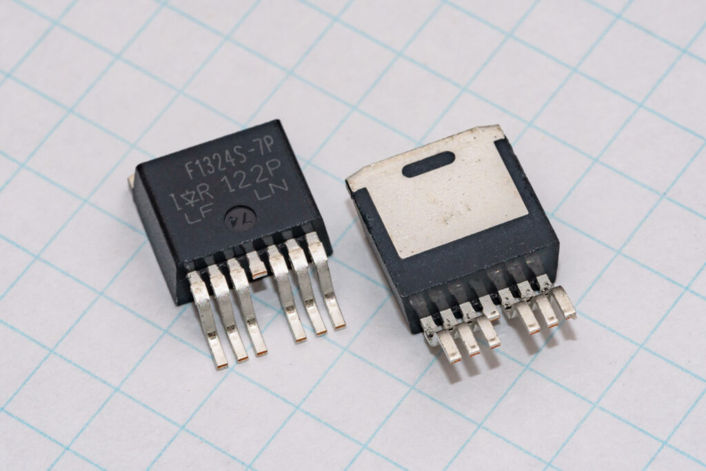 International Rectifier社製MOSFET、IRF1324の写真